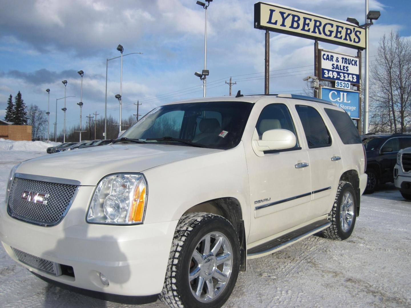 2011 White Diamond /Charcoal/Black GMC Yukon Denali AWD (1GKS2EEF4BR) with an 8 Cylinder Engine engine, Automatic transmission, located at 9530 Old Seward Highway, Anchorage, AK, 99515, (907) 349-3343, 61.134140, -149.865570 - Photo#0